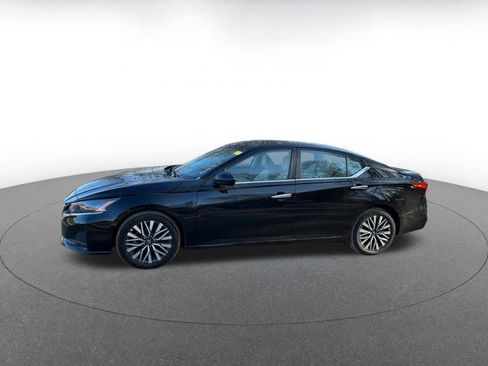 Used 2025 Nissan Altima 2.5 SV image 7