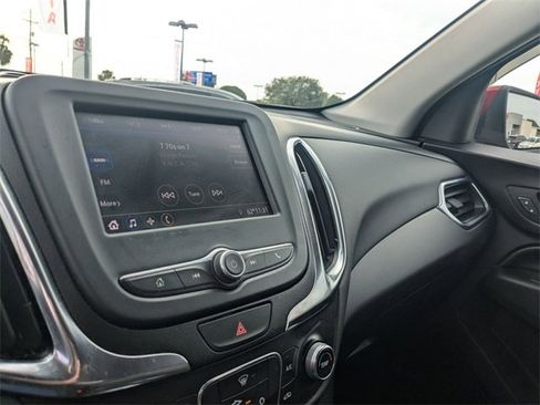 Used 2021 Chevrolet Equinox LT image 23