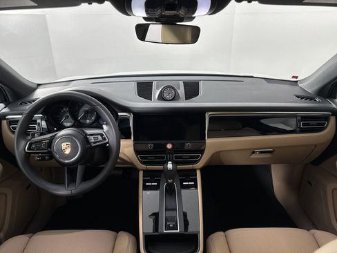 Certified 2025 Porsche Macan image 16