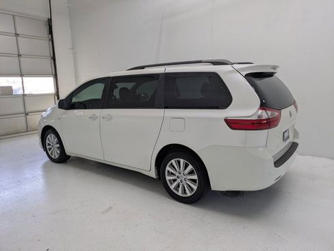 Used 2017 Toyota Sienna XLE w/ XLE Navigation Package image 8