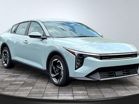 Used 2025 Kia K4 EX FWD image 3