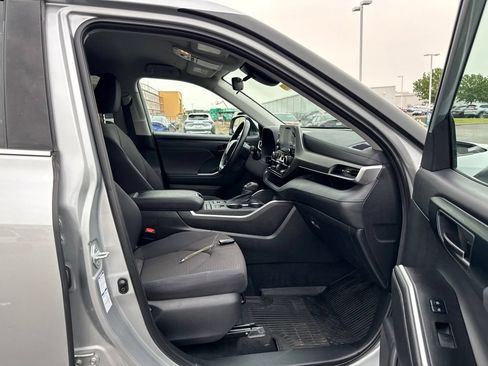 Used 2021 Toyota Highlander LE AWD/4WD image 42