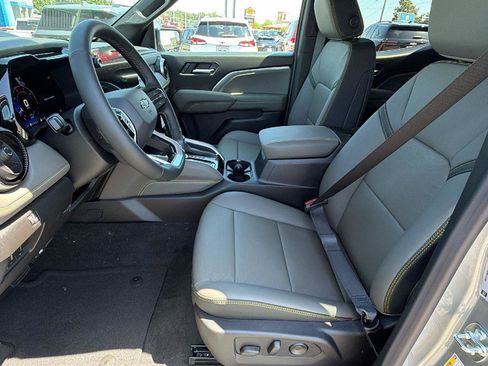 New 2026 Chevrolet Colorado ZR2 w/ Technology Package AWD/4WD image 14