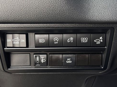 Used 2024 Toyota Tundra Limited image 22