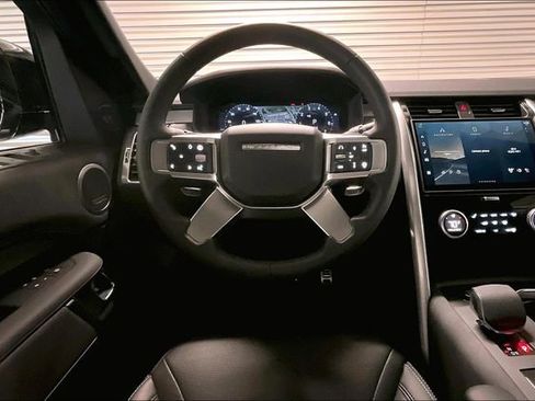 Certified 2025 Land Rover Discovery Dynamic SE AWD/4WD image 4