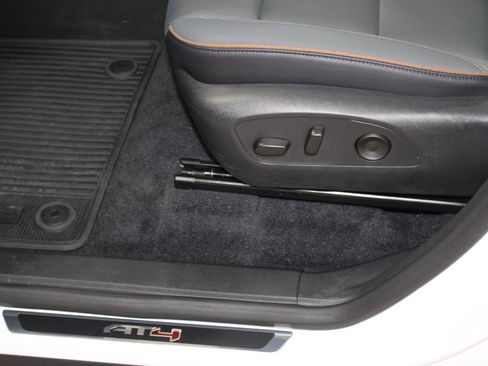Used 2026 GMC Acadia AT4 w/ Luxury Package AWD/4WD image 29
