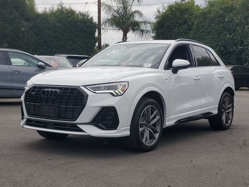 Used 2025 Audi Q3 2.0T Premium w/ Convenience Package AWD/4WD image 2
