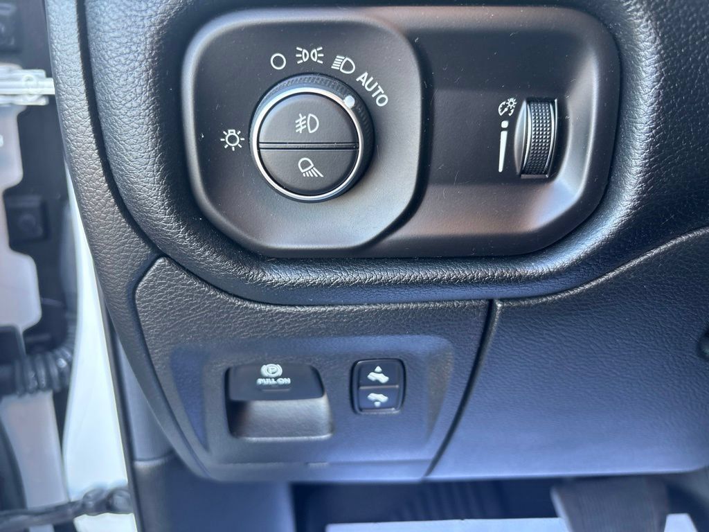 Used 2020 RAM 1500 Big Horn AWD/4WD image 15