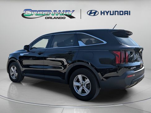 Used 2023 Kia Sorento LX FWD image 5