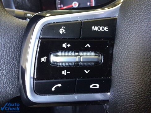 Used 2023 Kia Sorento LX image 22
