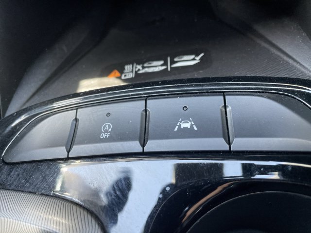 Used 2024 Buick Envista Sport Touring w/ Convenience I Package FWD image 17