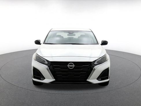 Used 2025 Nissan Altima 2.5 SV FWD image 2