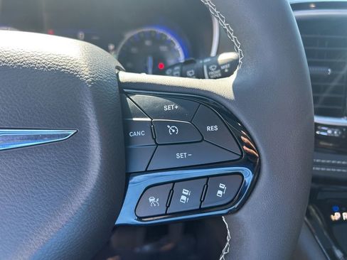 Used 2024 Chrysler Pacifica Limited w/ S Appearance Package image 45