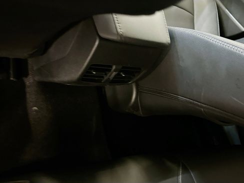 Used 2024 Toyota Corolla Cross XLE image 28