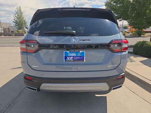 New 2025 Honda Pilot Touring image 5