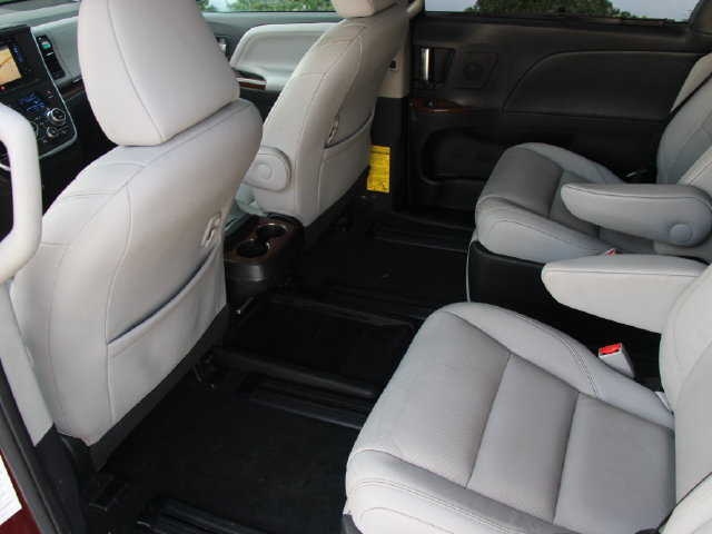 Used 2015 Toyota Sienna Limited Premium FWD image 27
