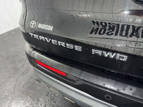 Used 2025 Chevrolet Traverse LT image 37