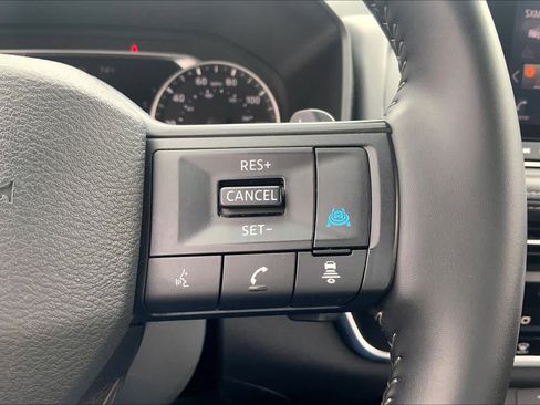 Used 2025 Nissan Rogue SV FWD image 25
