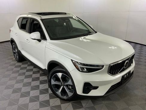 Certified 2024 Volvo XC40 B5 Plus w/ Climate Package image 42
