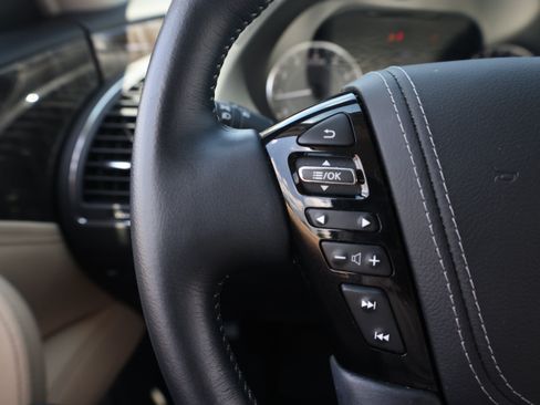 Used 2024 Nissan Armada Platinum w/ Captain's Chairs Package AWD/4WD image 20