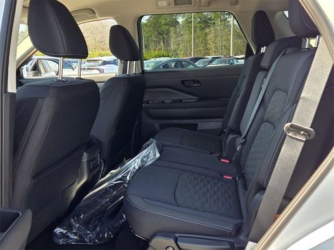 New 2026 Nissan Pathfinder SV image 4