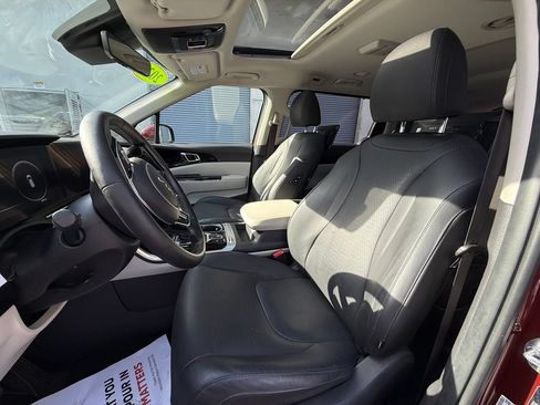 Used 2024 Kia Carnival SX Prestige FWD image 11