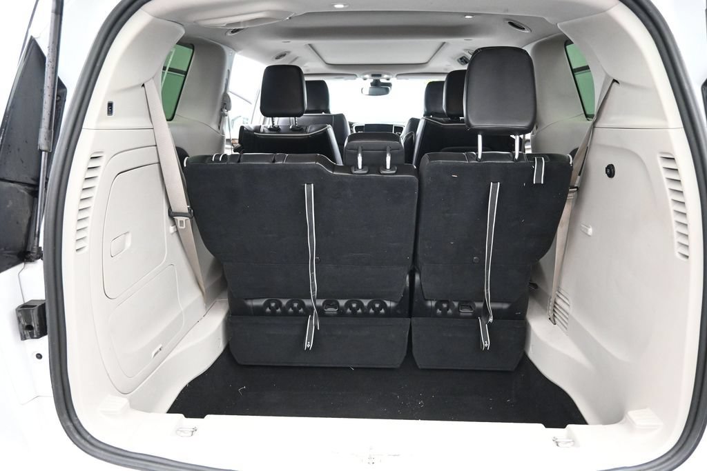 Used 2023 Chrysler Pacifica Limited FWD image 36