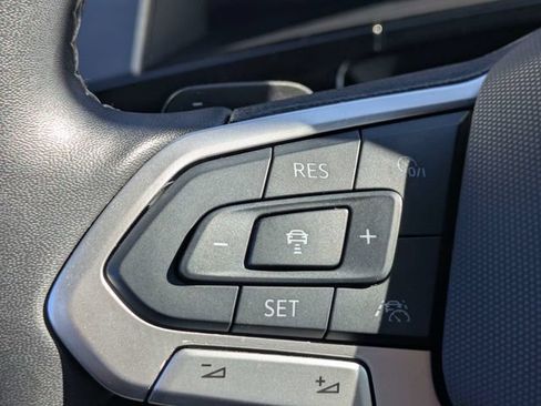 Used 2024 Volkswagen Atlas Cross Sport SE FWD image 22
