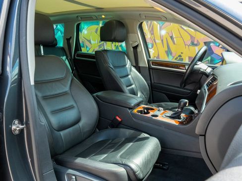 Used 2014 Volkswagen Touareg VR6 AWD/4WD image 27