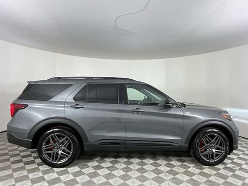 Used 2025 Ford Explorer ST-Line w/ Premium Package image 3