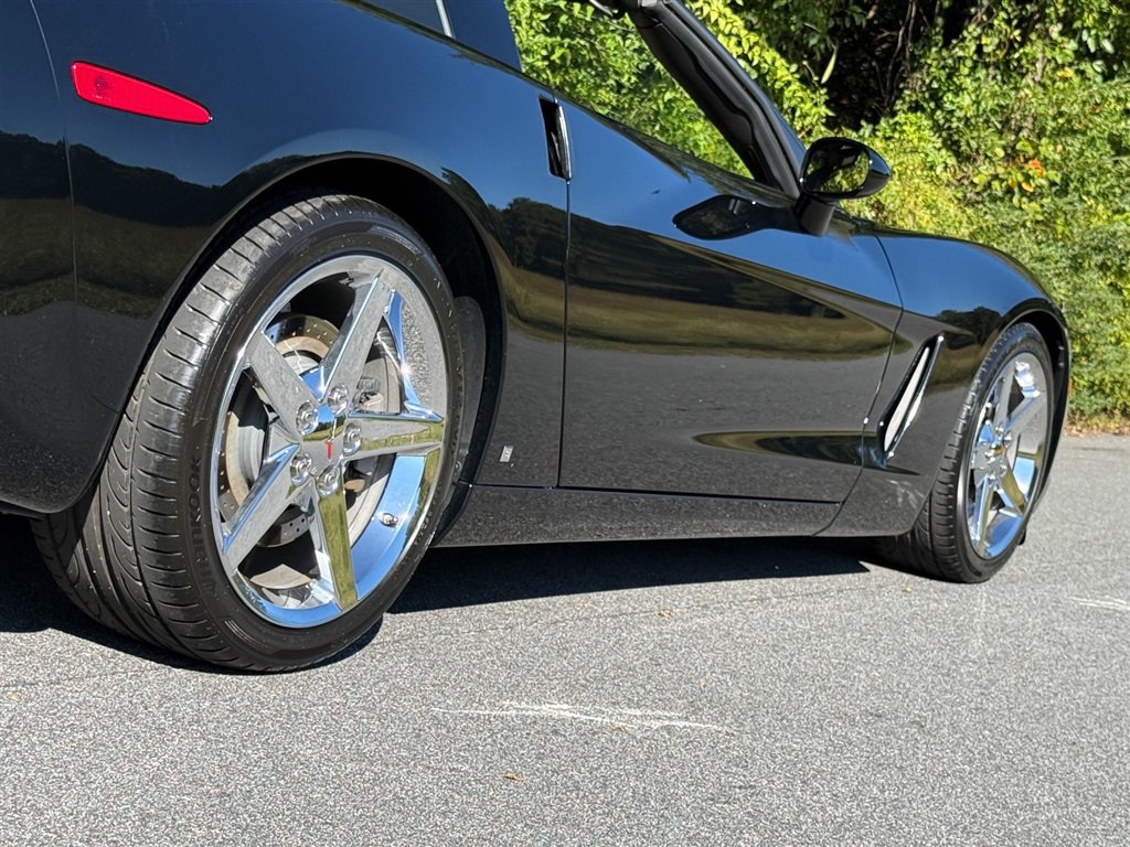 Used 2007 Chevrolet Corvette Coupe w/ Preferred Equipment Group RWD image 39