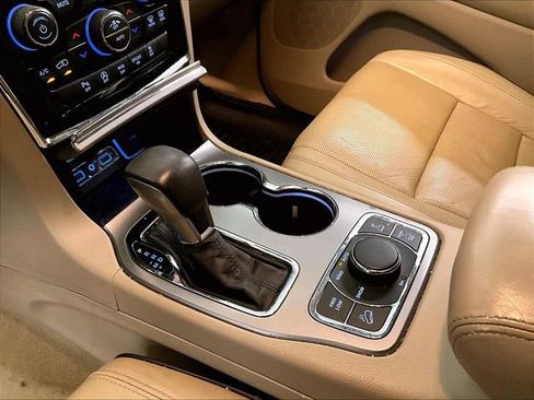 Used 2020 Jeep Grand Cherokee Overland AWD/4WD image 17