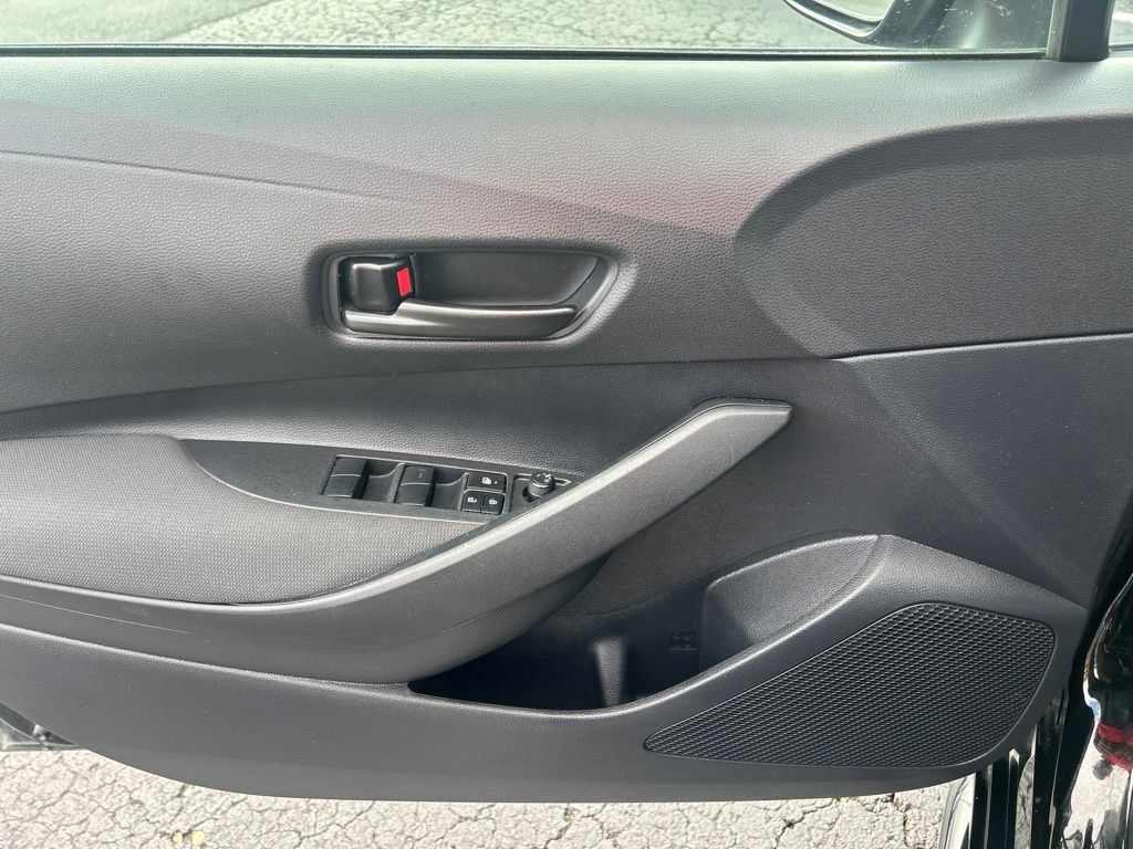 Used 2025 Toyota Corolla LE FWD image 14
