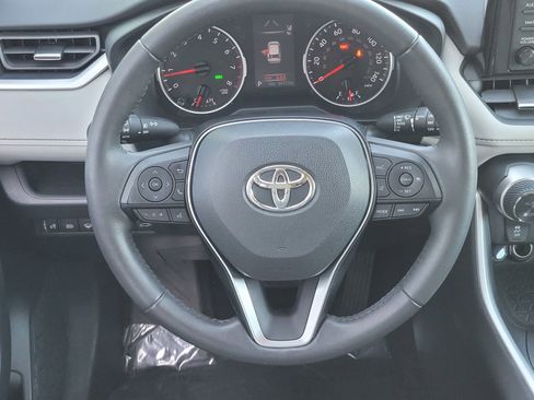 Used 2021 Toyota RAV4 XLE Premium image 12