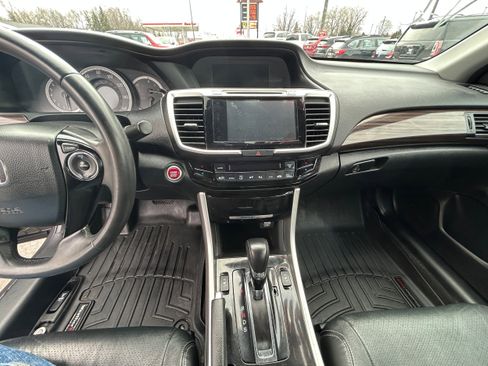 Used 2017 Honda Accord EX-L image 10