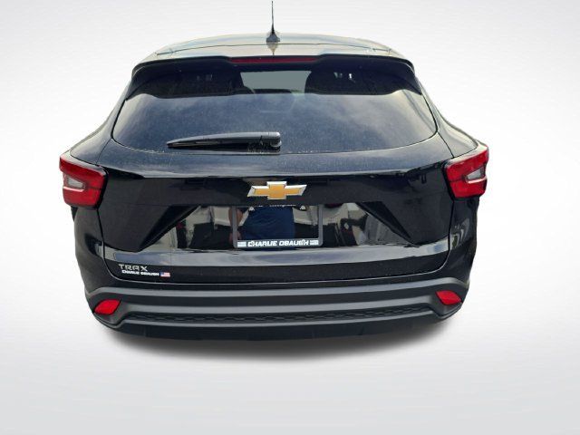 New 2026 Chevrolet Trax LS w/ LS Convenience Package FWD image 4