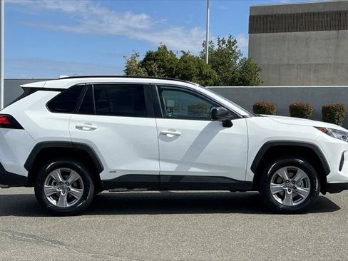 Certified 2022 Toyota RAV4 LE AWD/4WD image 6