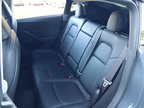 Used 2023 Tesla Model Y AWD image 30