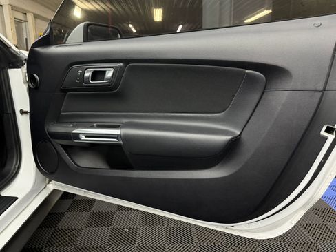 Used 2019 Ford Mustang Coupe RWD image 6