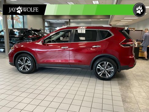 Used 2020 Nissan Rogue SV w/ Premium Package FWD image 4