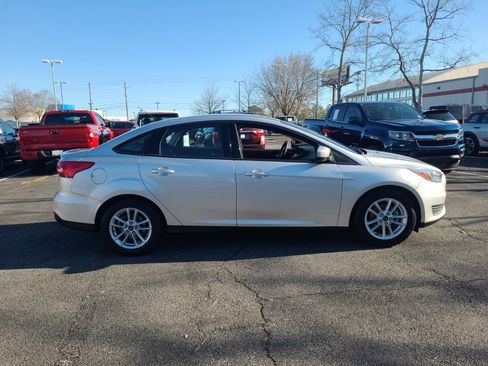 Used 2018 Ford Focus SE image 5