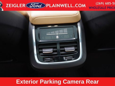 Used 2023 Volvo XC60 B5 Ultimate image 13