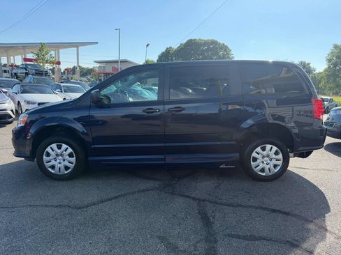 Used 2014 Dodge Grand Caravan SE w/ Quick Order Package 29E SE FWD image 2