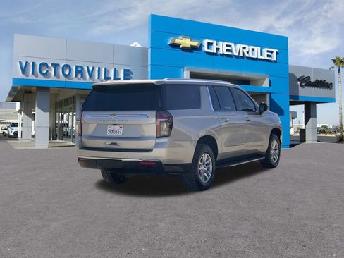 Used 2022 Chevrolet Suburban LT image 4