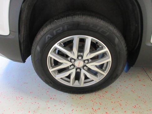 Used 2018 GMC Acadia SLE image 21