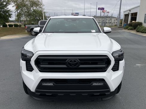 Used 2025 Toyota Tacoma SR5 AWD/4WD image 8