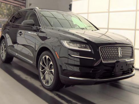 Used 2022 Lincoln Nautilus Reserve AWD/4WD image 2
