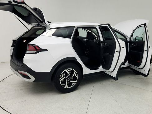 Used 2025 Kia Sportage LX image 13