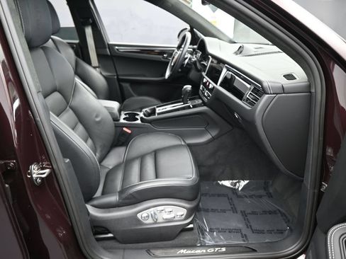 Used 2025 Porsche Macan GTS AWD/4WD image 47