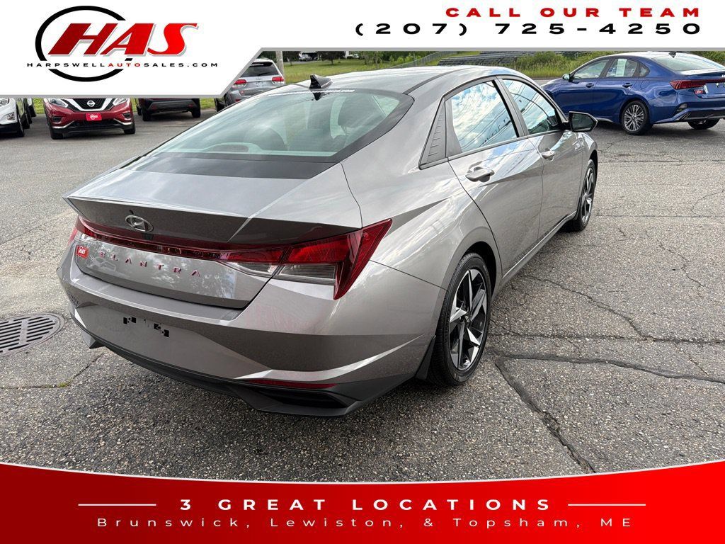 Used 2023 Hyundai Elantra SEL w/ Convenience Package FWD image 4